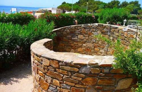 La Londe-les-Maures Apartamento | APARTAMENTO T3 *** 6 pers. 10 metros de la playa con vista al mar y piscina climatizada (1)