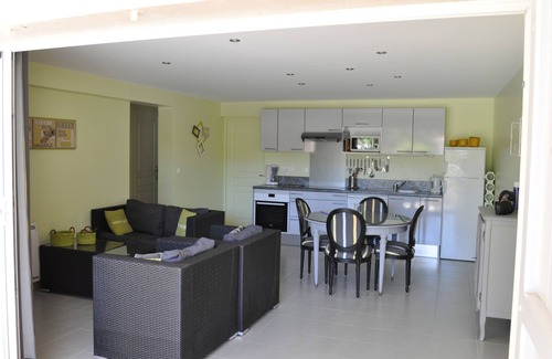 Boulouris-sur-Mer Apartamento | appart T3, 55m2, fachada de piscina, con terraza de 25m2, piscina y mar