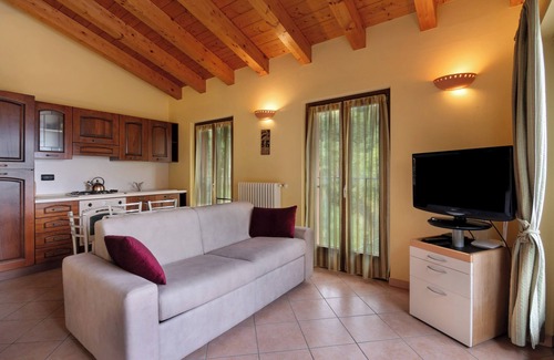 Argegno Apartamento | Apartamento "Tivano" cerca del lago con Wi-Fi, terraza y jardín