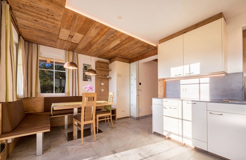 Terento Apartamento | Apartamento "Treyer 8 Romantica" con vistas a la montaña, Wi-Fi, terraza y jardín