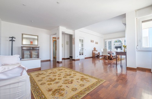 Reggio Calabria Casa | Apartamento 'Treviso 4' con balcón y aire acondicionado