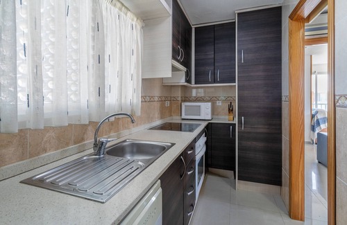 L'Albufereta Apartamento | Apartamento 'Urbanización Las Torres' con vistas al mar, Wi-Fi y aire acondicionado