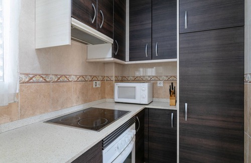 L'Albufereta Apartamento | Apartamento 'Urbanización Las Torres' con vistas al mar, Wi-Fi y aire acondicionado