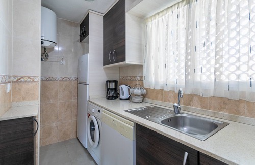 L'Albufereta Apartamento | Apartamento 'Urbanización Las Torres' con vistas al mar, Wi-Fi y aire acondicionado