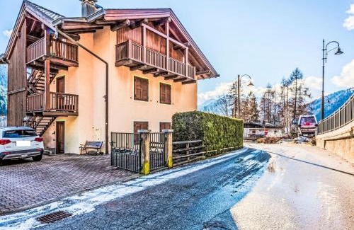 Sant'Antonio di Mavignola Apartamento | Apartment Vaccari by Interhome