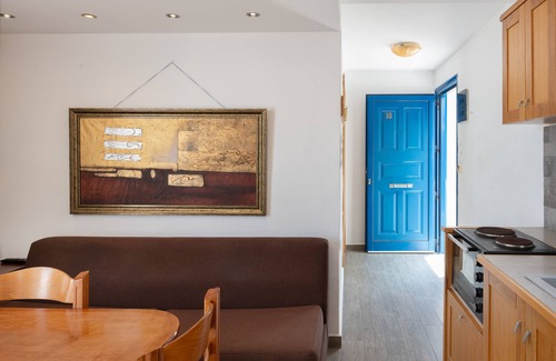 Kamari Apartamento | Apartamento 'Vasilis Studios Family House ' con vistas al mar, Wi-Fi y aire acondicionado