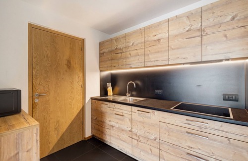 Valdaora di Mezzo Apartamento | Apartamento 'Villa Kriendl Nr 1 Lanzwiese' con vistas a la montaña, terraza privada y Wi-Fi