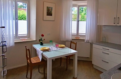 Teisendorf Apartamento | Apartamento 'Villa Karlsbach' con vistas a la montaña, jardín compartido y Wi-Fi