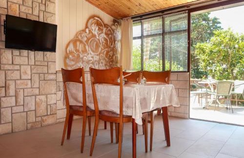 Jadranovo Apartamento | Apartment Visnja-1 by Interhome