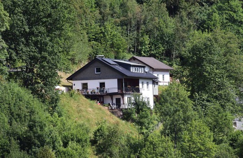 Nordenau Apartamento | Apartamento 'Voege' con vistas a la montaña, terraza privada y Wi-Fi