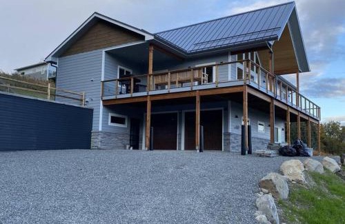 Homer Apartamento | Apartment, walkout basement, Central Homer, Views!