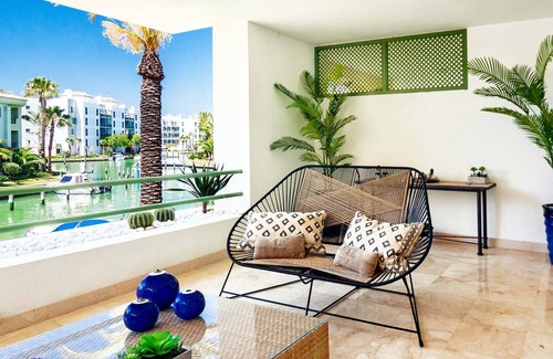 Sotogrande Apartamento | Apartamento 'Waterfront Polo Royale I' con Piscina Privada, Wi-Fi y Aire Acondicionado