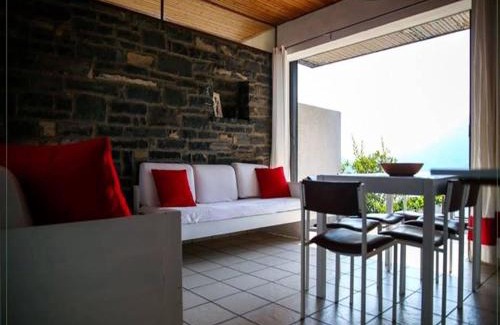 Faggeto Lario Apartamento | Apartment with 2 bedrooms a large terrace with magnificent view of the lake