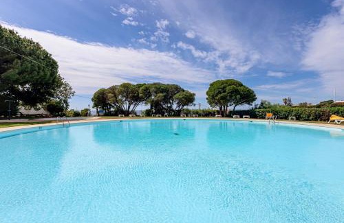 Alporchinhos Apartamento | Apartment with 2 bedrooms, 2m to the beach