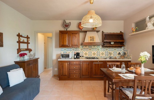 Sughera Apartamento | Bonito apartamento con piscina, WIFI, A/C, TV, veranda, vista panorámica, cerca de San Gimignano