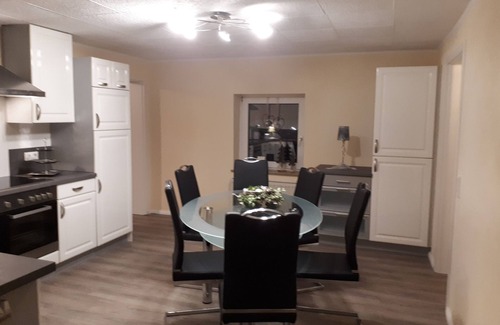 Brilon Apartamento | Apartamento con vista, un lugar para descansar.