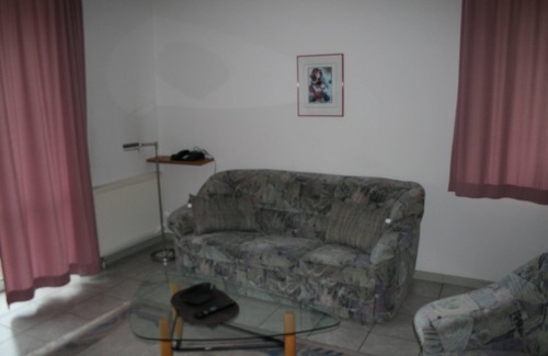 Bad Driburg Apartamento | Apartamento con balcón en la casa de huéspedes Therme-Blick