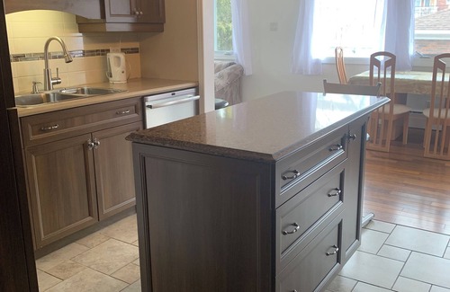 Les Maskoutains Regional County Municipality Apartamento | Apartment with Hot Tub and Backyard. Free Parking.