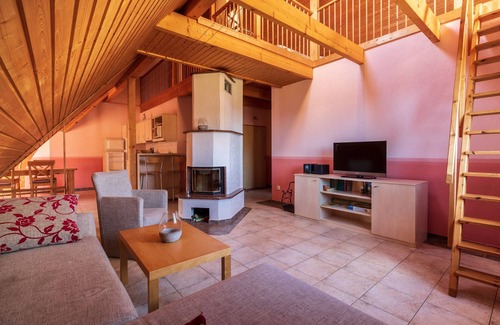 Buschvitz Apartamento | Apartamento con chimenea y terraza con vista al lago.