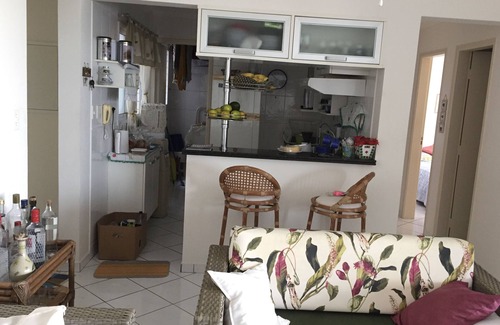 Bertioga Apartamento | Apartamento con garaje, vista al mar y directo asado para piscina y mar