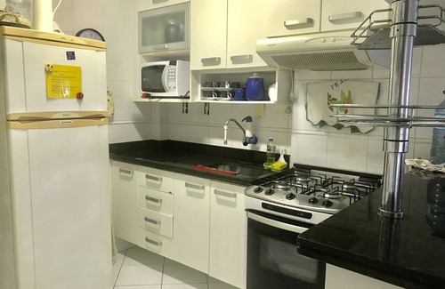 Bertioga Apartamento | Apartamento con garaje, vista al mar y directo asado para piscina y mar