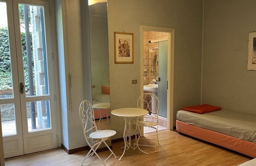 Vallecrosia Casa | apartamento con jardín en edificio histórico con gran parque