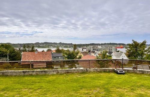 Haugesund Apartamento | Apartment with garden and sea view