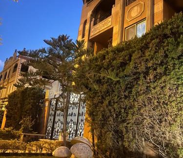 Sheikh Zayed City Apartamento | Apartment with greenery and quiet neighborhood