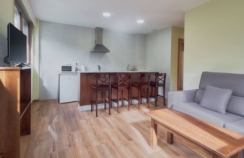 Cecos Apartamento | Apartamento con vistas a la montaña y jardín compartido Valle del Ibias 1 dch