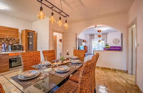 Jursici Apartamento | Casa familiar con piscina privada, pequeño paraíso.