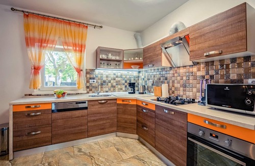 Jursici Apartamento | Casa familiar con piscina privada, pequeño paraíso.