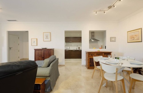 Istan Apartamento | Apartamento con terraza privada y vistas panorámicas, Balcones del Lago, Istán