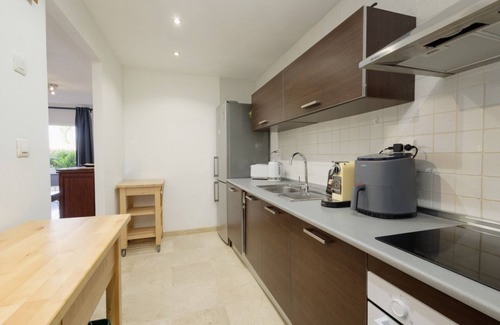 Istan Apartamento | Apartamento con terraza privada y vistas panorámicas, Balcones del Lago, Istán