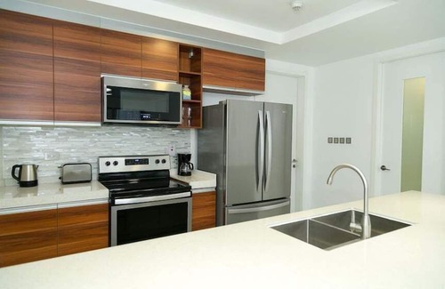 Saint Andrew Apartamento | Apartment with roof top pool