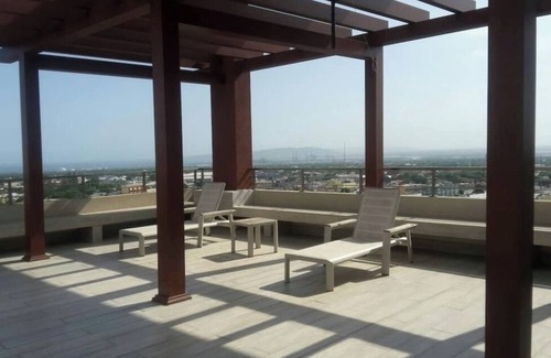 Saint Andrew Apartamento | Apartment with roof top pool