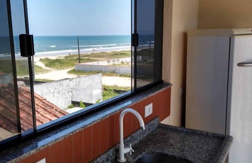 Guaratuba Apartamento | Apartamento con vistas al mar.