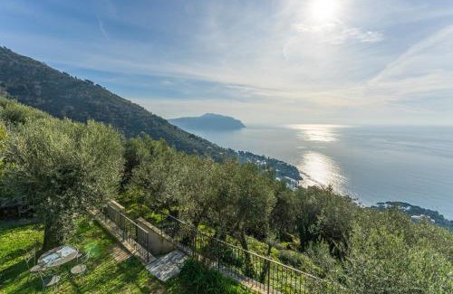 Poggio Favaro-San Bernardo Apartamento | Apartment With Sea View, Private Garden, Bogliasco