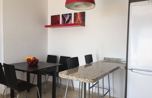 Ventanicas-El Cantal Apartamento | Apartamento con vistas espactaculares solo 150m de la Playa con WIFI y parking