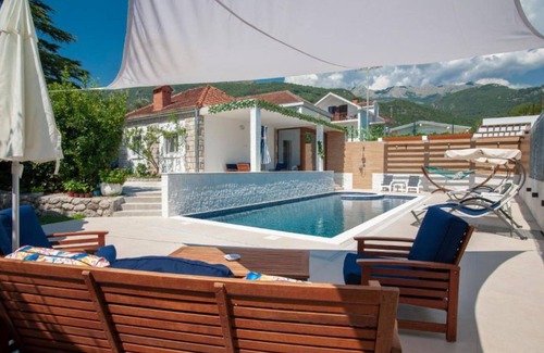 Lastva Grbaljska Apartamento | Apartment with Three Terraces