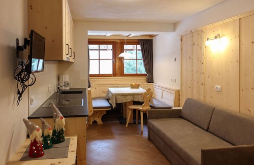 Anterselva Apartamento | Apartamento 'Zirm' con vistas a la montaña, terraza compartida y Wi-Fi