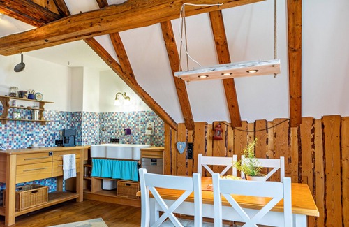 Ulrichstein Apartamento | Apartamento 'Ferienwohnung Zur Alten Post' con vistas a la montaña, jardín compartido y Wi-Fi