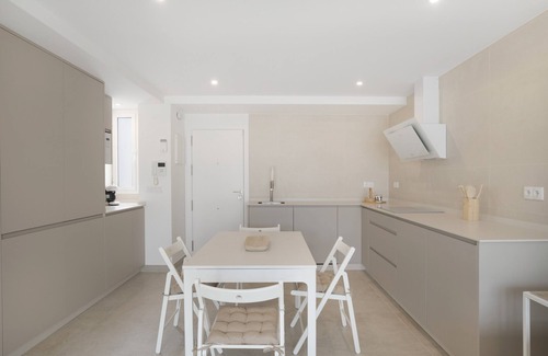 Cádiz Apartamento | Apartamento 'Zurbarán' con balcón, Wi-Fi y aire acondicionado