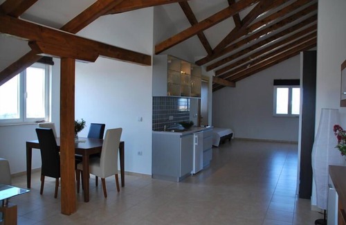 Maslinica Apartamento | Apartamentos A4 con vistas a la bahía de Sesula, a pocos minutos de la playa.