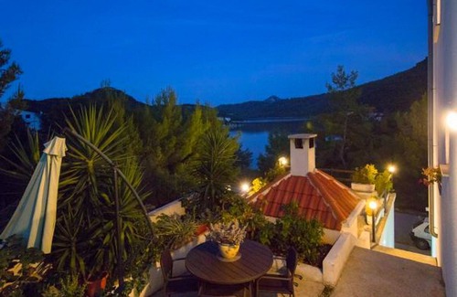 Pasadur Apartamento | Apartments Bruna Lastovo-One Bedroom Apartment with Balcony and Sea View-Vanilija