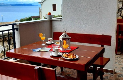 Kozarica Apartamento | Apartamentos Cumbelic - Apartamento de un dormitorio con balcón y vista al mar A2