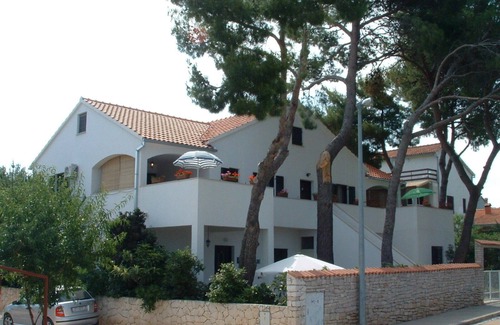 Mirce Apartamento | Apartments Dinka (10225-A1) - Mirca - island Brac