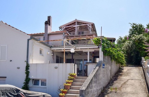 Necujam Apartamento | Apartments Dubravka (77561-A2) - Necujam - island Solta