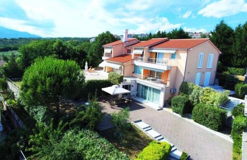 Sarsoni Apartamento | Apartments in Villa Azra