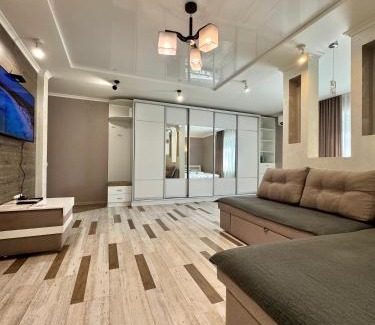 Sukhinovka Apartamento | ApartPoltava Розкішна студія з КУТОВОЮ ВАННОЮ, 1-й будинок біля Корпусного парку, ПАНОРАМНИЙ балкон