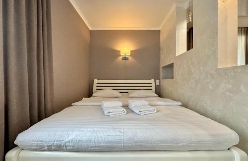 Sukhinovka Apartamento | ApartPoltava Розкішна студія з КУТОВОЮ ВАННОЮ, 1-й будинок біля Корпусного парку, ПАНОРАМНИЙ балкон